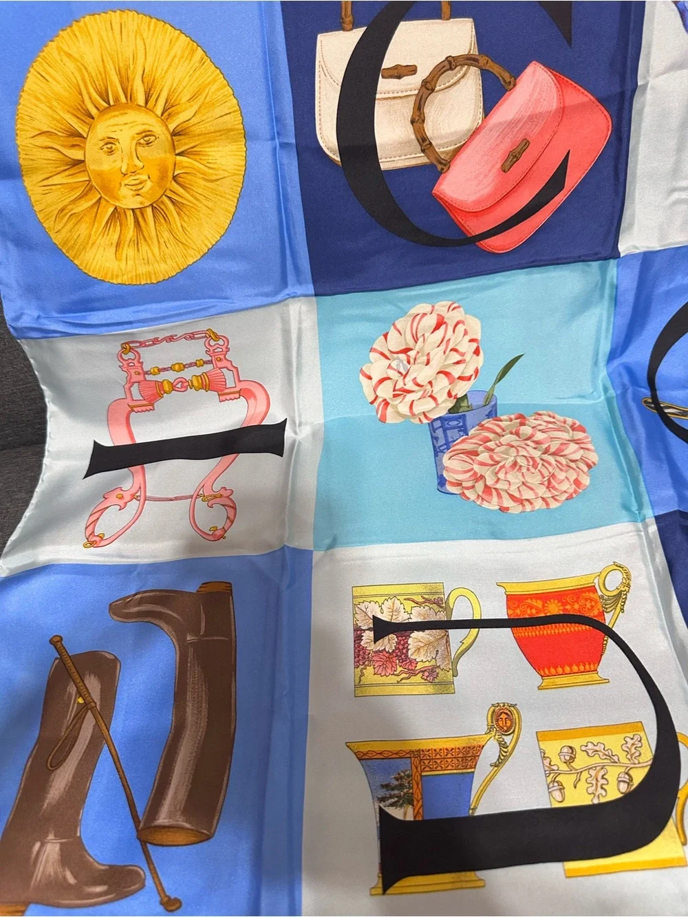 GUCCI❤️🌟VIBRANT MULTI-PRINT FLORAL,BUTTERFLIES,HANDBAGS SILK SCARF ITEM 1073583